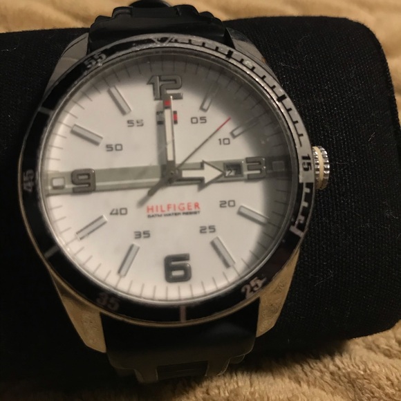 Tommy Hilfiger watch - Picture 3 of 7